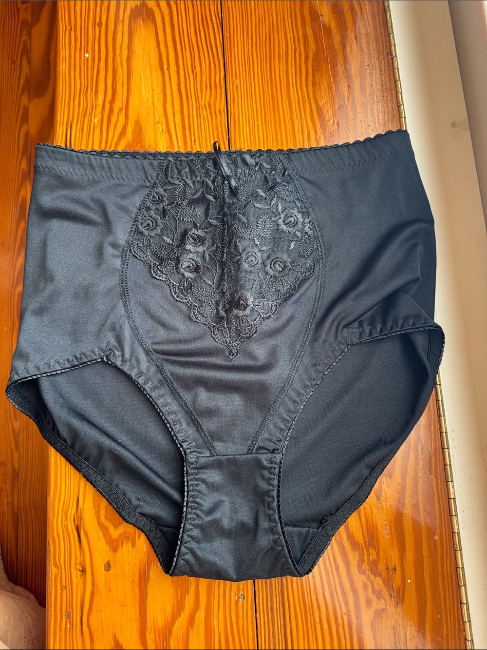 Delta Burke Black Ladies High-Waist Lace Panel Briefs - Never Worn